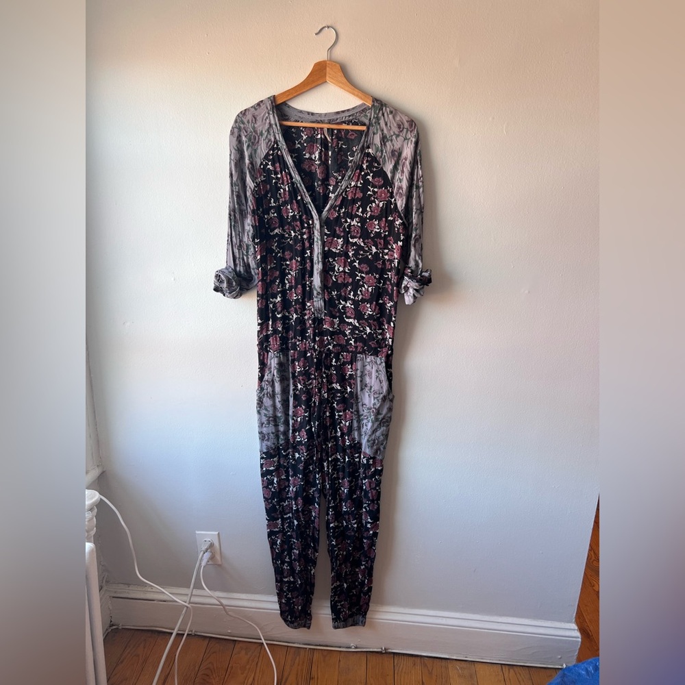 FREE PEOPLE FLORAL JUMPSUIT 🥀🪻